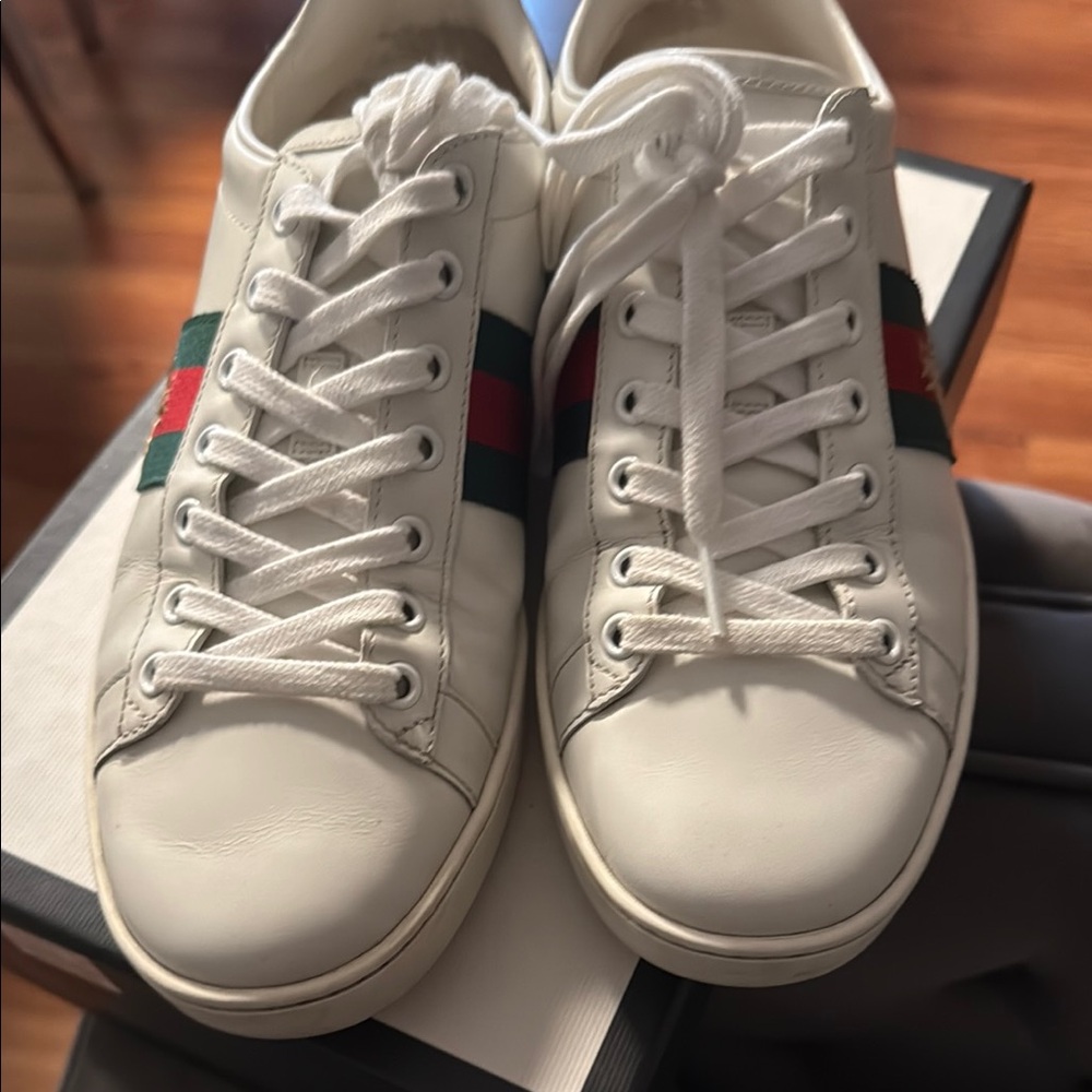 Gucci Womens White Sneakers with Green and Red Stripes